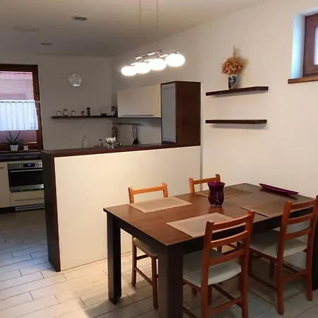 Apartment Lucia *